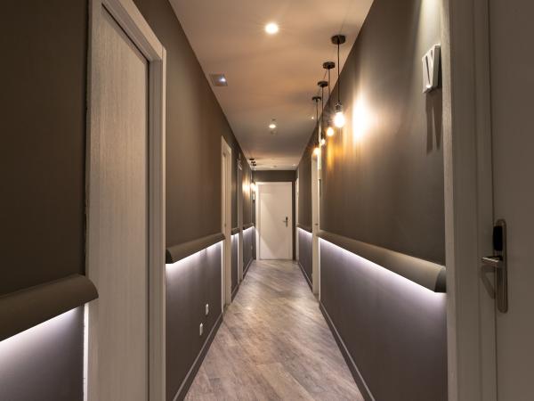How to Make a Narrow Hallway Look Bigger Without Tearing Down a Wall photo