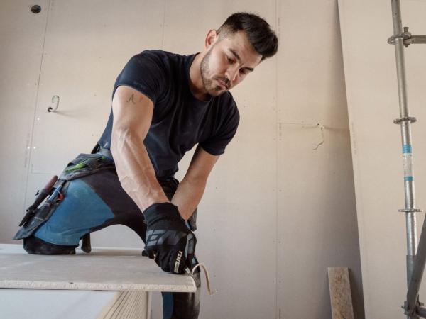 How to Patch a Hole in Plasterboard photo